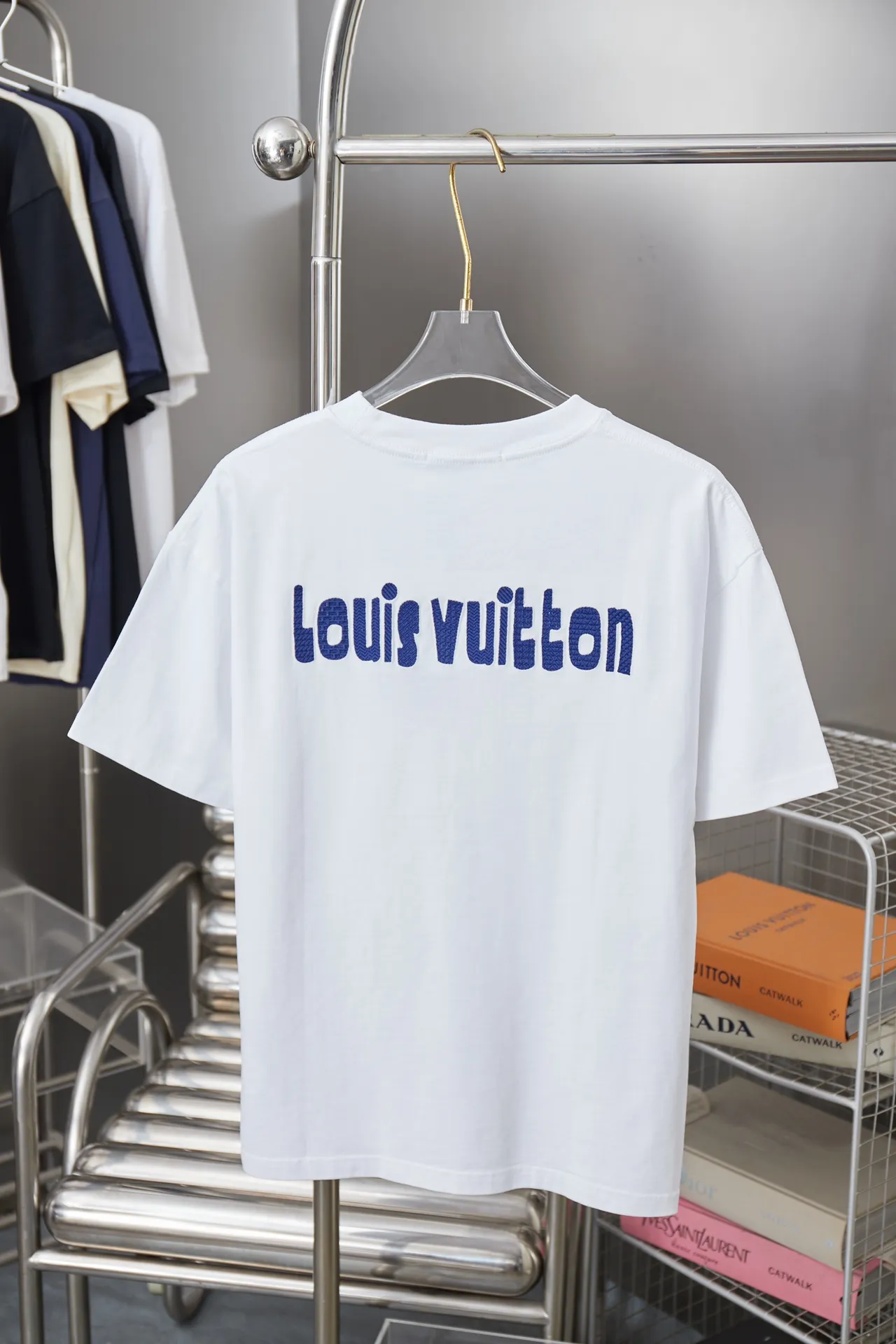 🅿️190 1V 25SS early spring new style embroidered LV letter short sleeves light luxury essential item for daily commuting for men and women Correct version Welcome to compare Detailed features · 320g 100% pure cotton double yarn jersey fabric · Special thickened 32 pieces of double-strand 1X1 thread in the same vat · Imported Tajima machine hollow show embroidery LV letter craft. Ready-made clothes are washed to make the embroidery softer · Double-needle stitching and cross-seam technology · Original main mark, washed tag, brand moisture-proof paper packaging Color: black/white/grey Size: S/M/L/XL